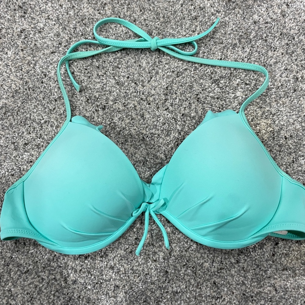 Great condition turquoise Victoria’s Secret swim bikini top
